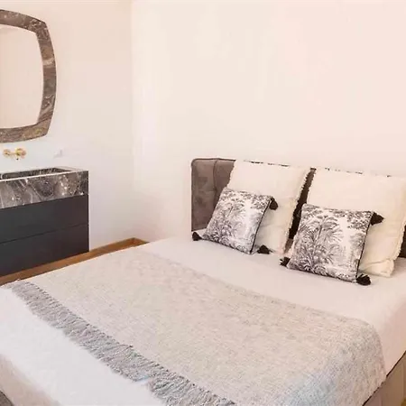 Destiny 5 Apartment