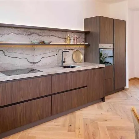 Destiny 5 Apartment *